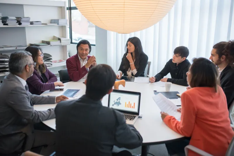 Why the Smartest Experts in the Room Refuse to Work Together